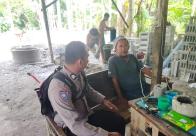 BHABHINKAMTIBMAS POLSEK KUALA BATE LAKSANAKAN PATROLI DAN SAMBANG WARGA DI DESA BINAAN DAN MENYAMPAIKAN PESAN-PESAN KAMTIBMAS